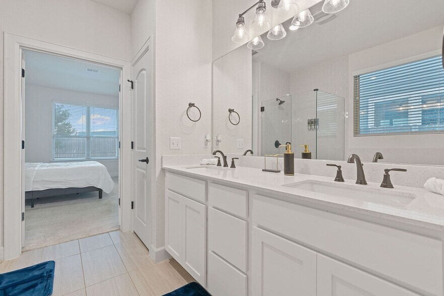 Building Photo - 6113 Dumfries Ln