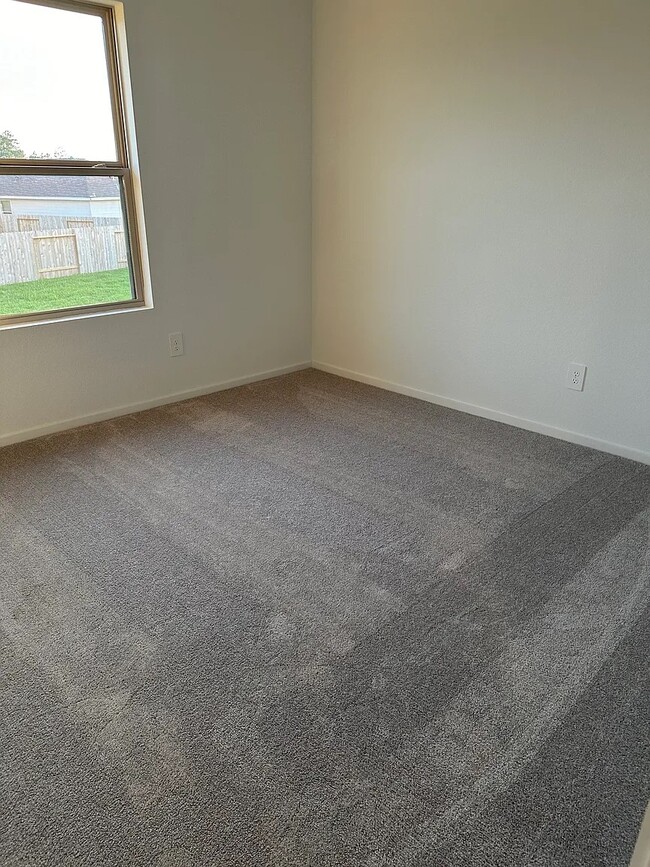 Building Photo - 1530 San Sebastien Dr