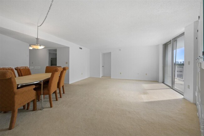 Building Photo - 1300 NE Miami Gardens Dr