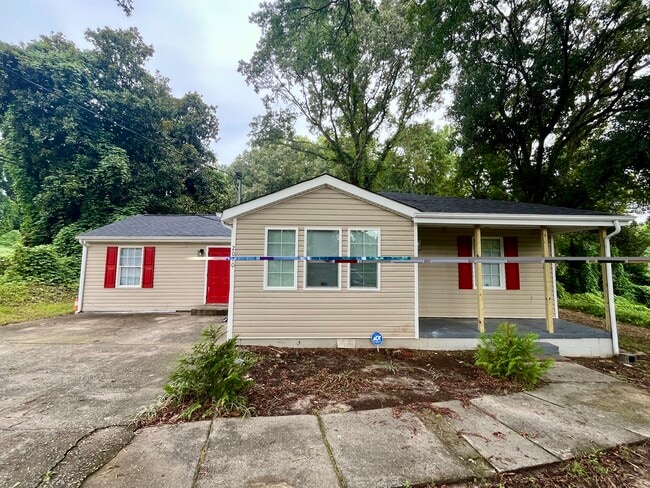 Building Photo - 2010 Simmons St