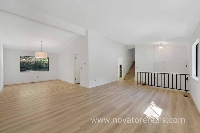 Building Photo - 32 Spinosa Way