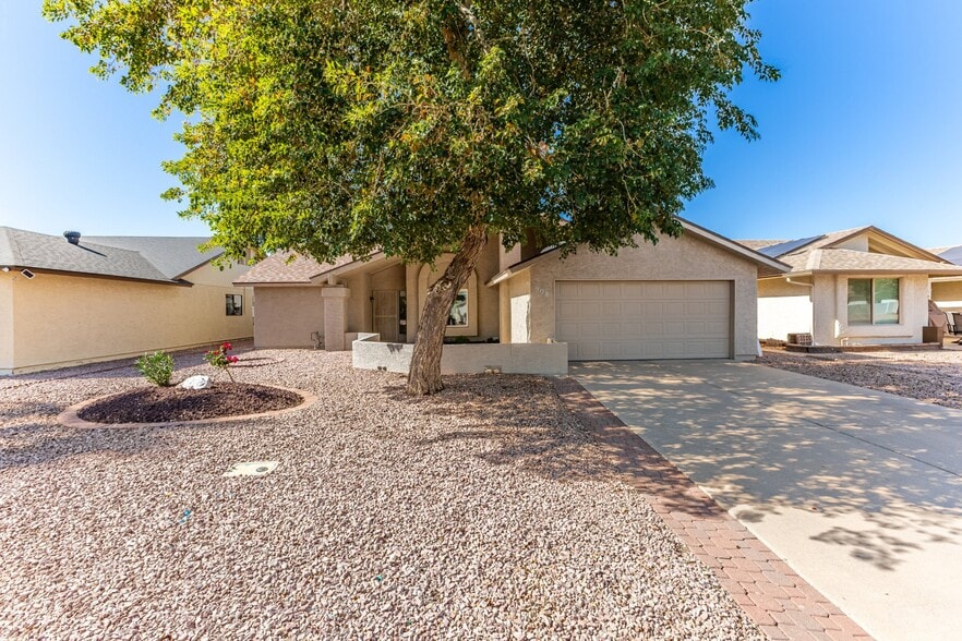 Building Photo - 908 S 78th Pl