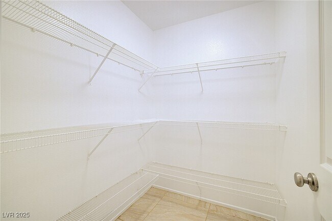 Building Photo - 2120 Waterlily View St