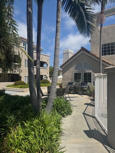 Building Photo - 4581 Warner Ave