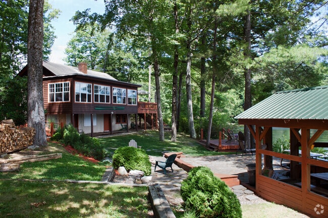 Building Photo - 387 Locks Pond Rd