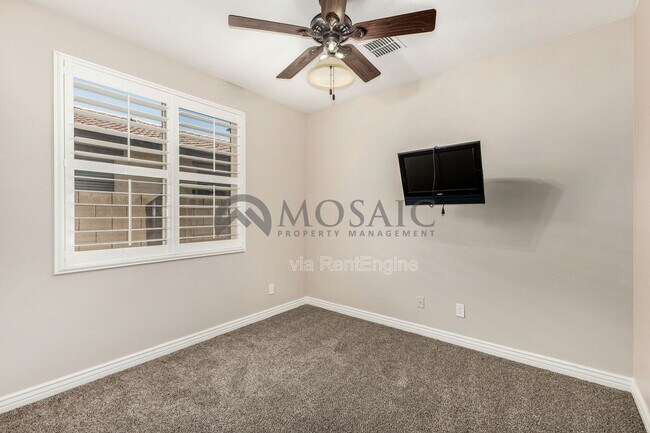 Building Photo - 2464 E Hazeltine Way