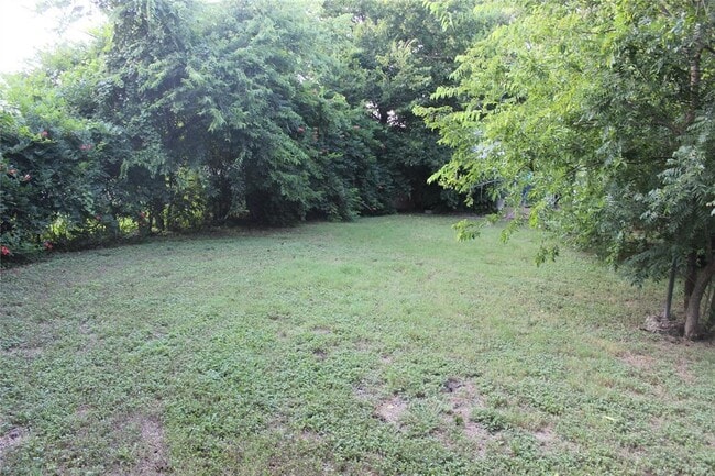 Building Photo - 611 Clifford Dr