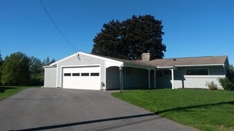 Building Photo - 28 Drumlins Ter