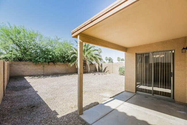 Building Photo - 12933 W Monte Vista Ave