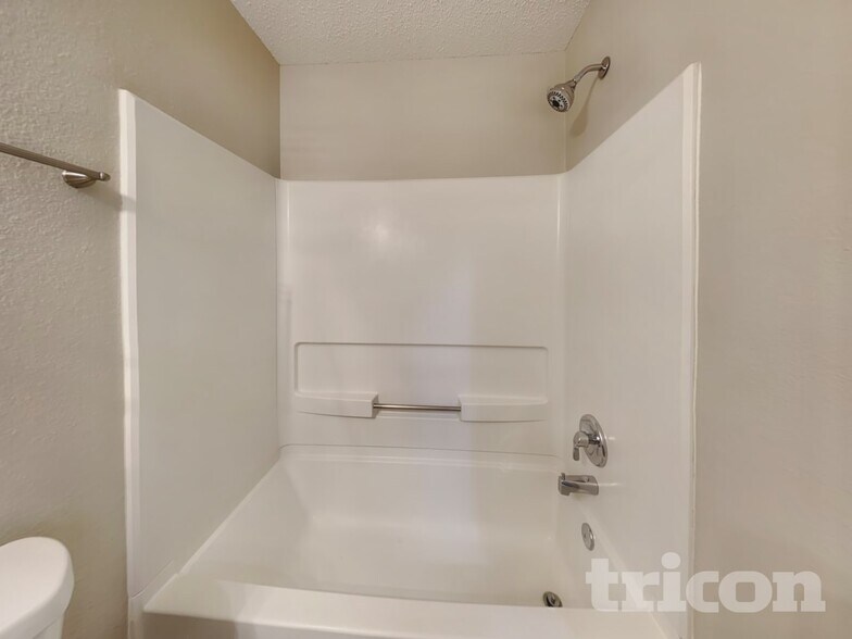 Building Photo - 10893 Glenayr Dr