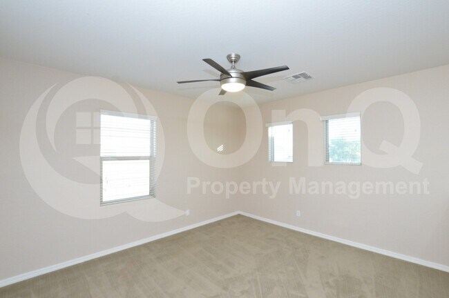 Building Photo - 1522 E Hummingbird Way