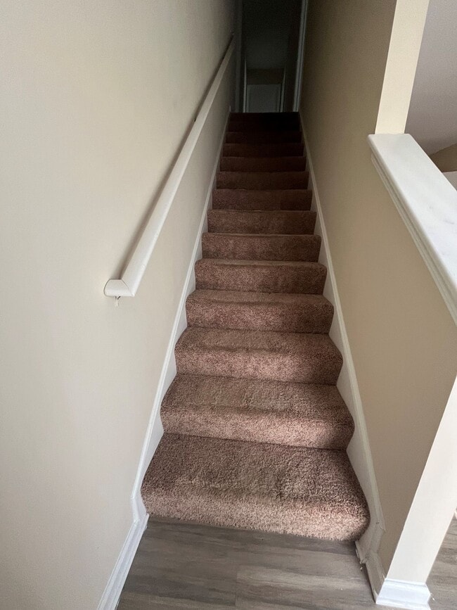 Building Photo - 3 bedroom townhome