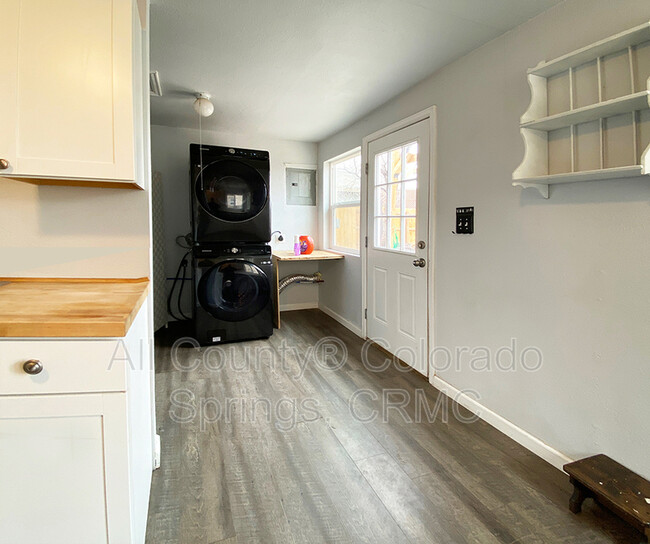 Building Photo - 26 W Brookside St