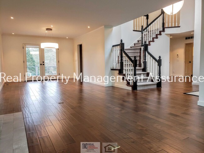 Building Photo - ** PRICE REDUCED! **Stunningly beautiful l...