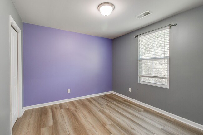 Building Photo - 1108 Lake Village Dr