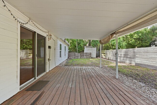 Building Photo - Quiet neighborhood, Centrally located, 3 bedroom 2 bath home in NW