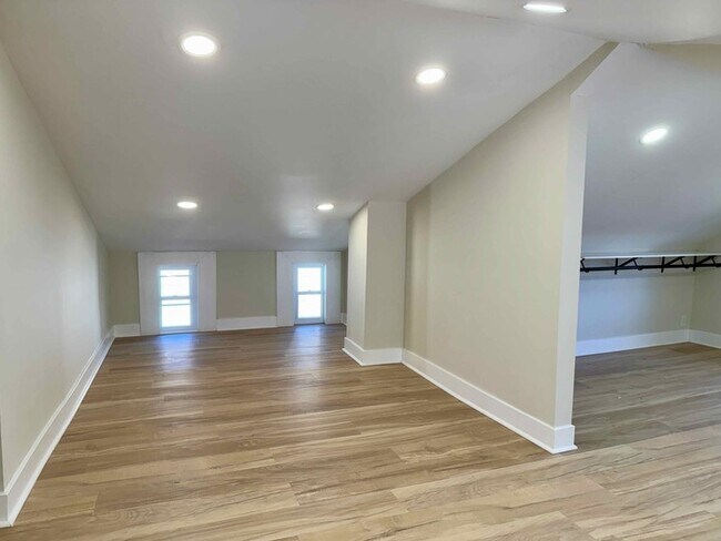 Building Photo - Beautifully Renovated 3 Bed 1 Bth Home in Webster Schools