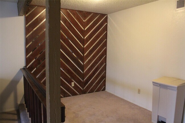 Building Photo - 12121 Bob White Dr