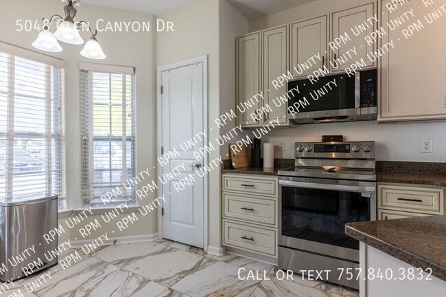 Building Photo - 5048 Glen Canyon Dr