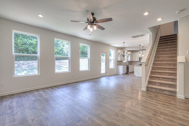 Building Photo - 523 Montrose Dr