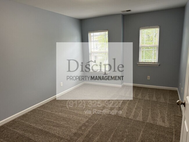 Building Photo - 250 Summer Hill Way