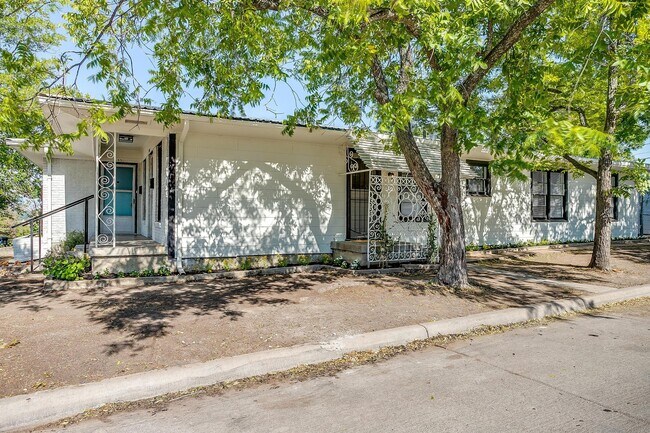 Building Photo - 3647 Washburn Ave