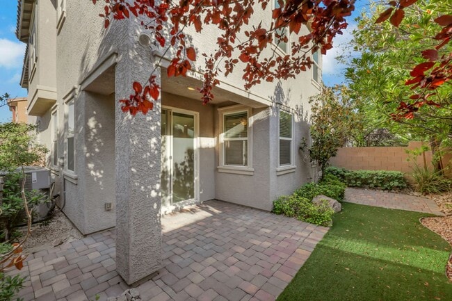 Building Photo - Southern Highlands: Spacious 4-Bedroom Home in a Gated Community with Upstairs Loft, Private Back...