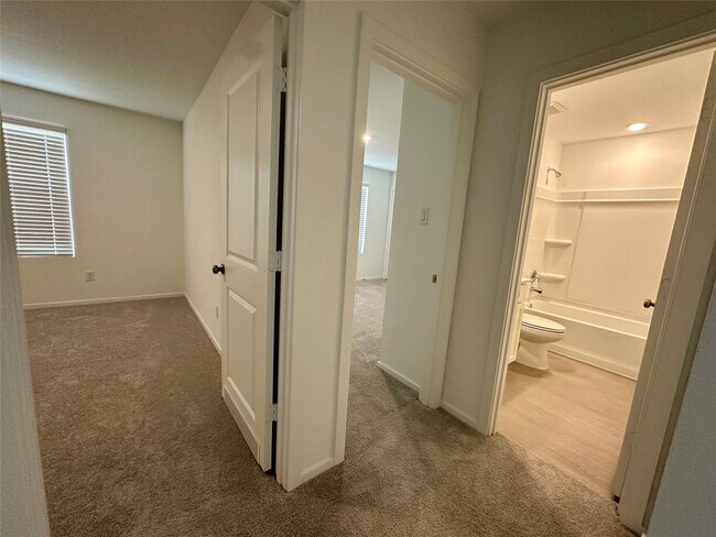 Building Photo - 13310 Rayhill Dr