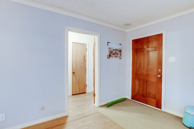 Building Photo - 1014 Nashua St