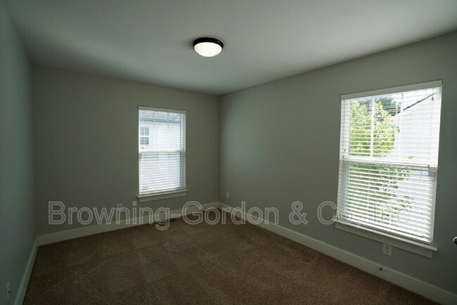 Building Photo - 110 W Mill Dr