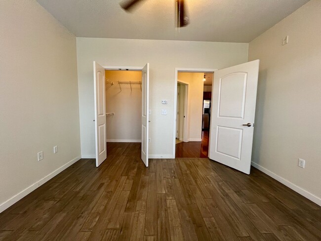 Building Photo - Gorgeous 1 Bedroom 1 Bath With Great Acces...