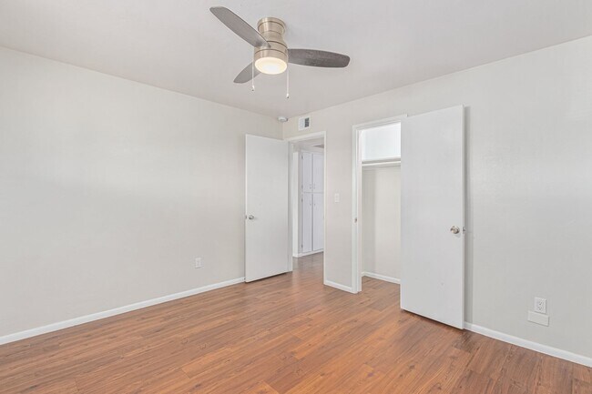 Building Photo - Renovated 2 bed | 1 bath - Central Tempe Location!