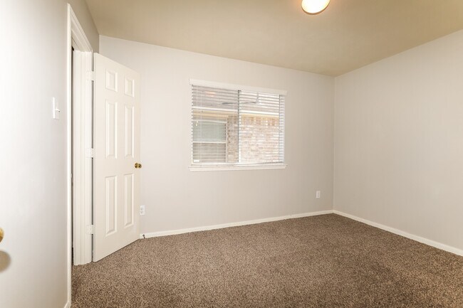 Building Photo - 25418 Barmby Dr