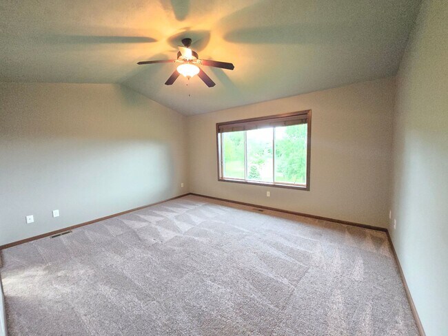 Building Photo - East Sioux Falls Twin Home