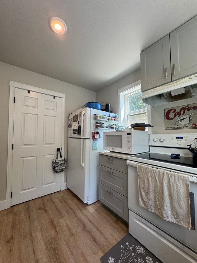 Building Photo - 3-Bed, 3-Bath Home for Lease w/ Rooftop De...
