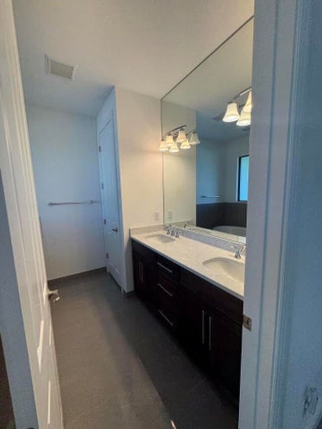 Building Photo - 615 Windward Cir N