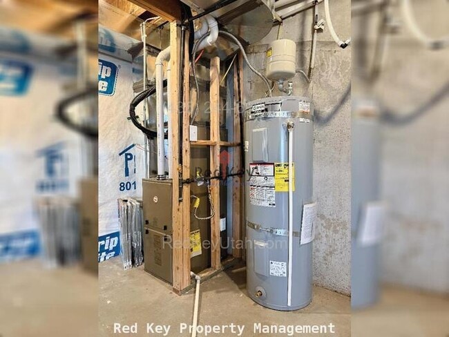 Building Photo - Wayne Way Townhouse