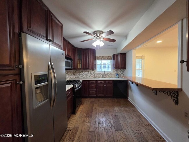 Building Photo - 129 Tulip Ln