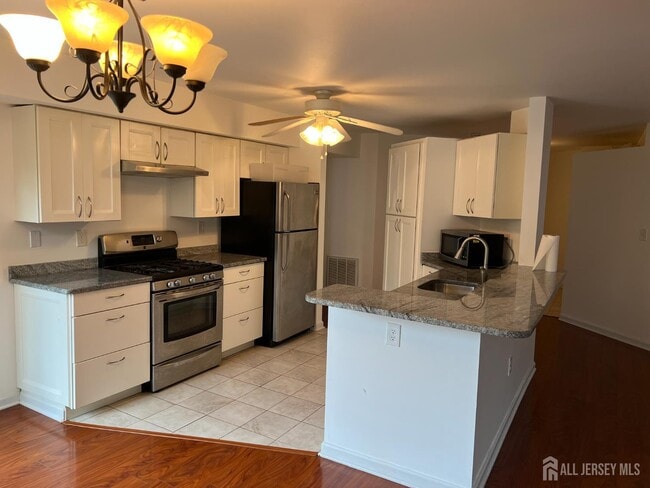 Building Photo - 7492 Elm Ct