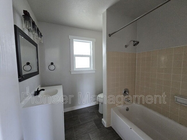 Building Photo - 2585 W Bradford Ct