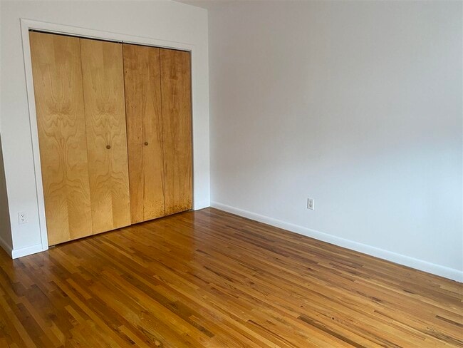 Building Photo - 204 Grand St