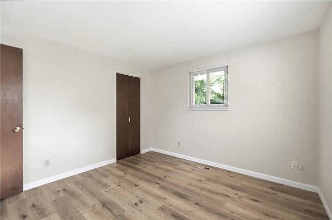 Building Photo - 6537 Highbury Rd
