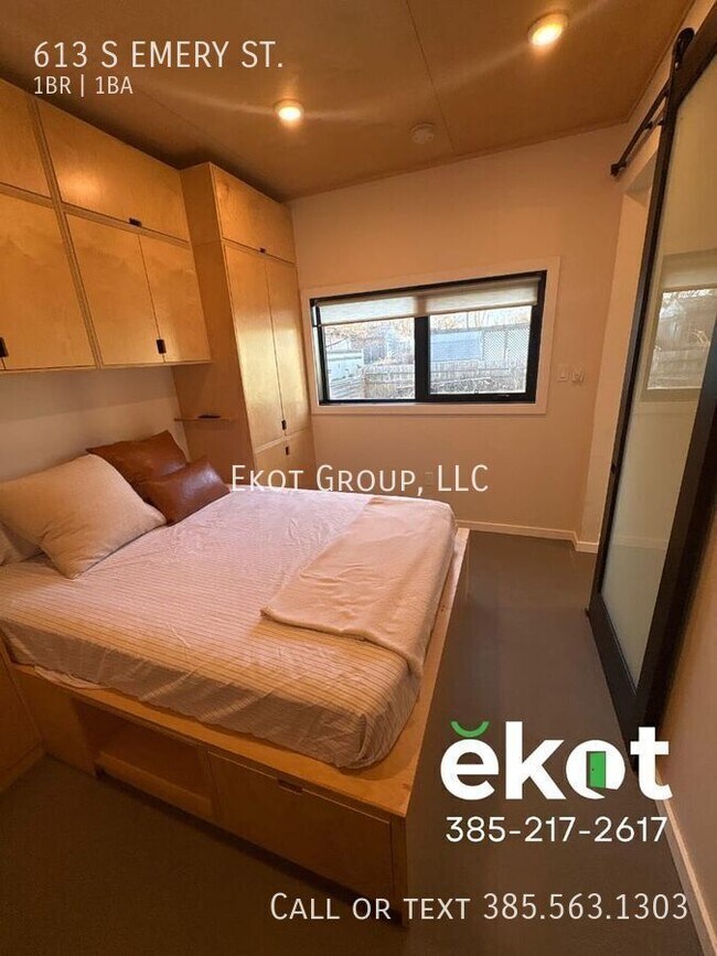 Building Photo - 613 Emery St W