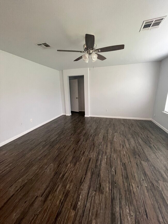 Building Photo - 112 Rinehardt st