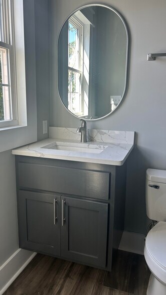 bathroom - 754 N Wood Ave