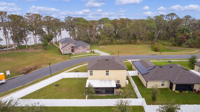 Building Photo - FULLY FENCED BACK YARD!