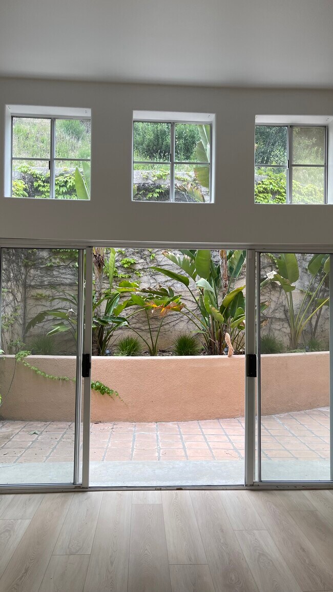 Large Patio - 4347 Freedom Dr