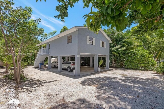 Building Photo - 139 N Bay Harbor Dr