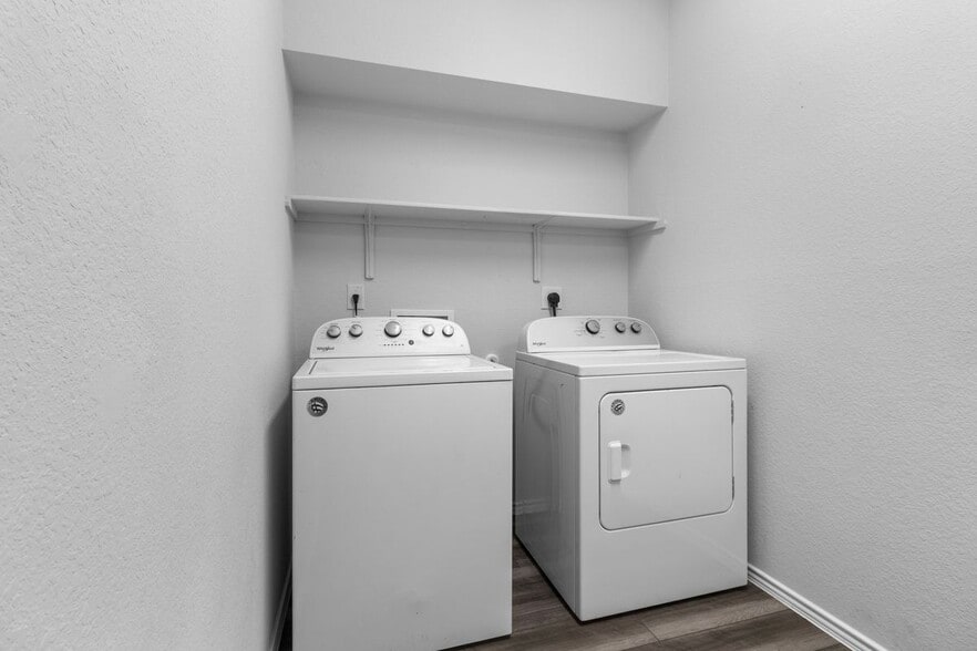 Building Photo - 309 Paddock Ln