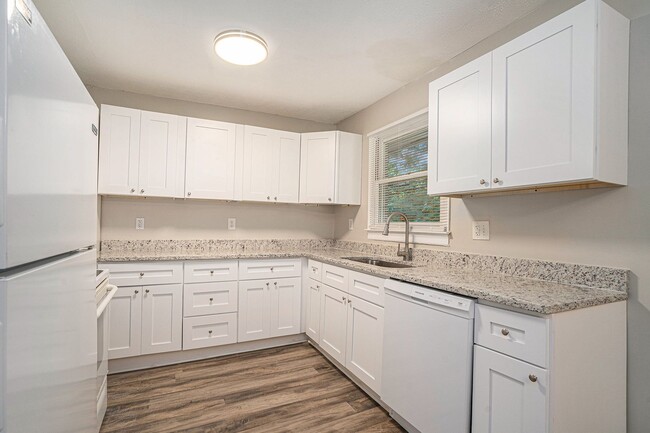 Building Photo - Fully Renovated 3BR/2BA in Forest Park!